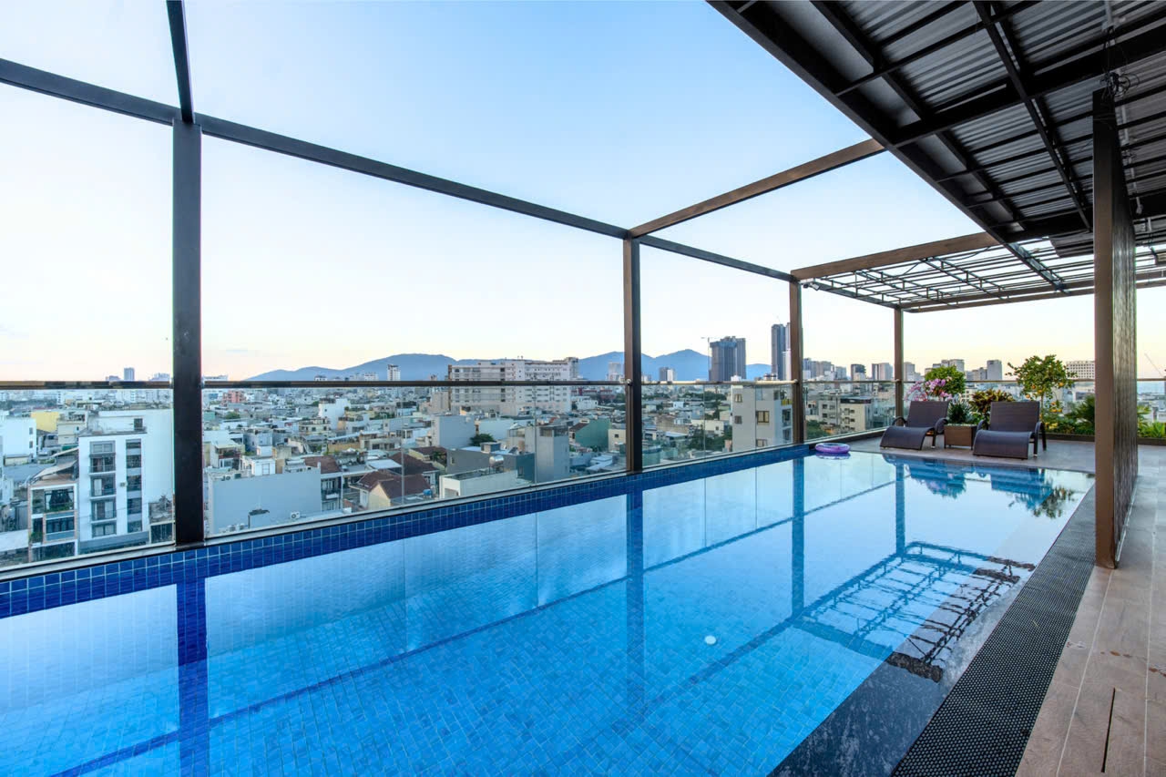 POOL & SAUNA AREA